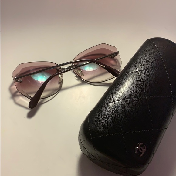Chanel lightly used sunglasses - Picture 4 of 5